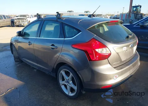 2013 Ford Focus Titanium z USA, uszkodzony, nr VIN 1FADP3N21DL177448